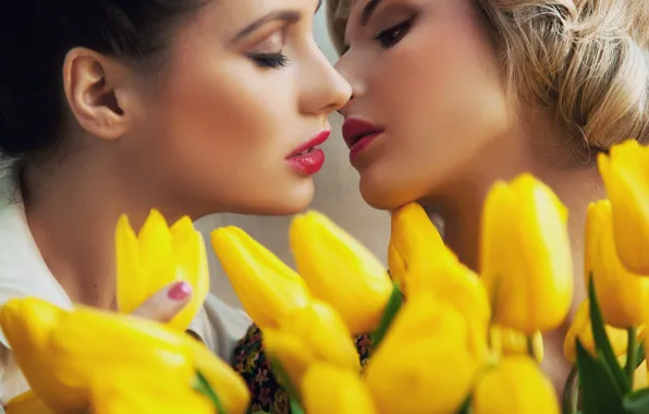 Картинка цветы, девушки, поцелуй, лица