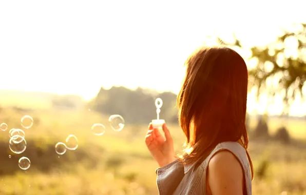 Картинка девушка, солнце, свет, пузыри