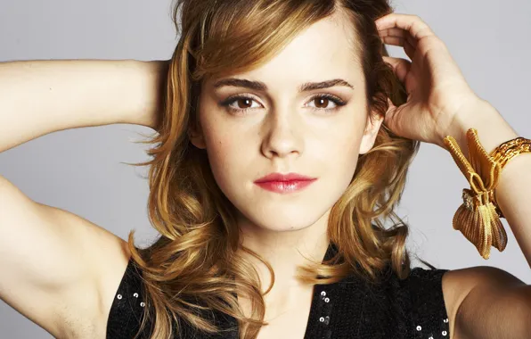 Картинка girl, Emma Watson, blouse, woman, actress, female, Hermione, gaze, stare, butterfly bracelet