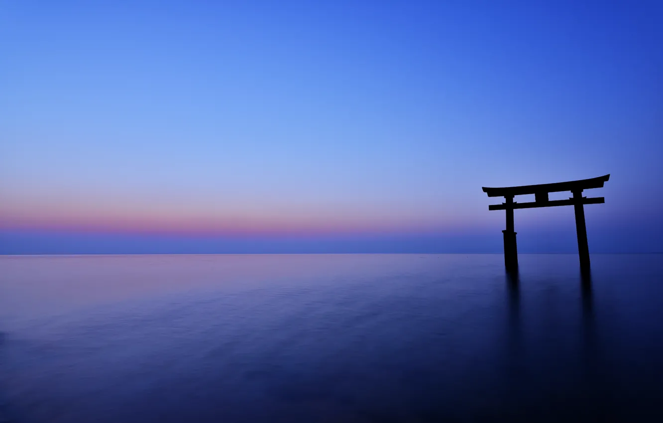 Фото обои море, небо, закат, синева, океан, вечер, Япония, горизонт, штиль, тории