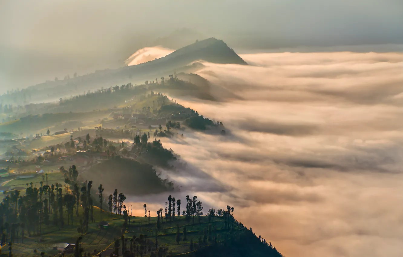 Фото обои облака, свет, горы, туман, утро, вулкан, дымка