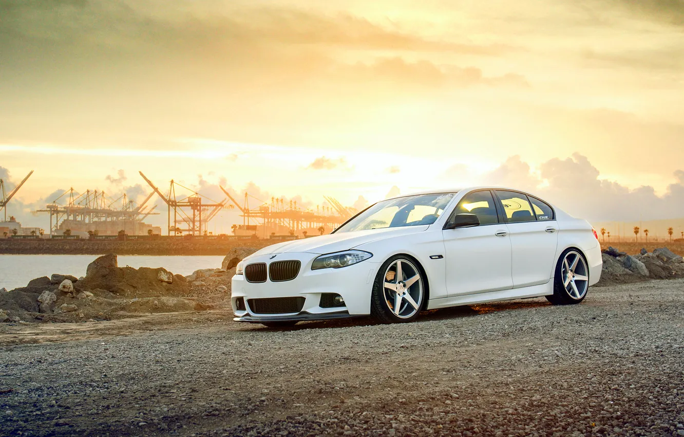 Фото обои BMW, white, wheels, F10, 550i, frontside