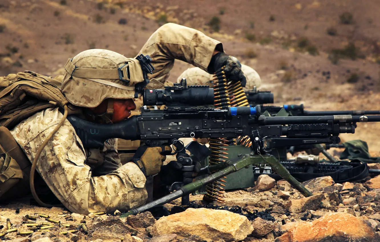 Фото обои rock, soldiers, M240, machine gun, ammunition, ground, equipment....