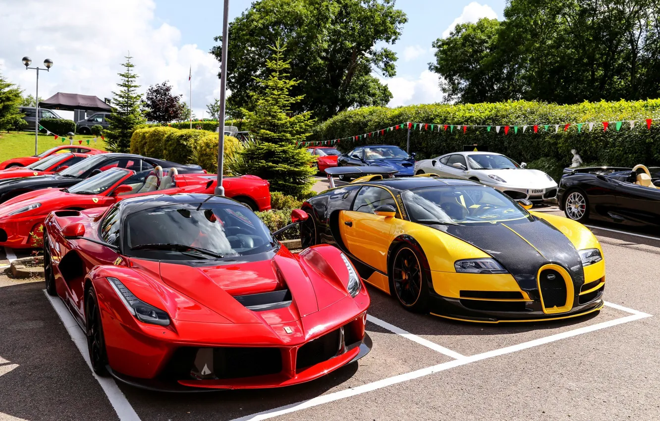 Фото обои Bugatti, парковка, Veyron, Ferrari F430, суперкары, LaFerrari, Oakley Design
