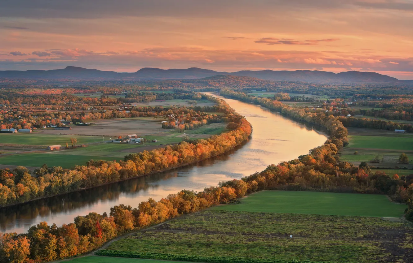 Фото обои осень, река, вечер, долина, поселок