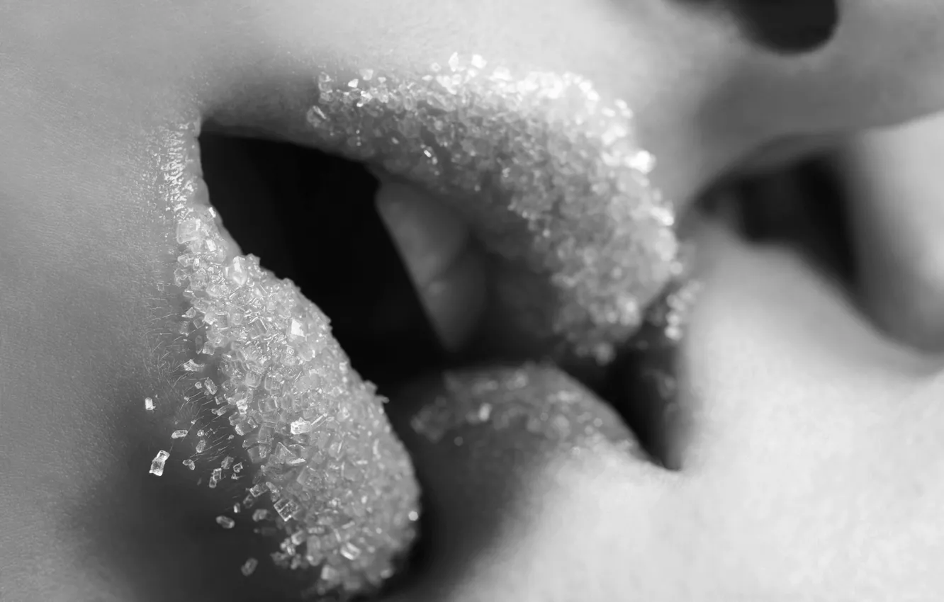 Фото обои поцелуй, губы, сахар, чёрно - белое