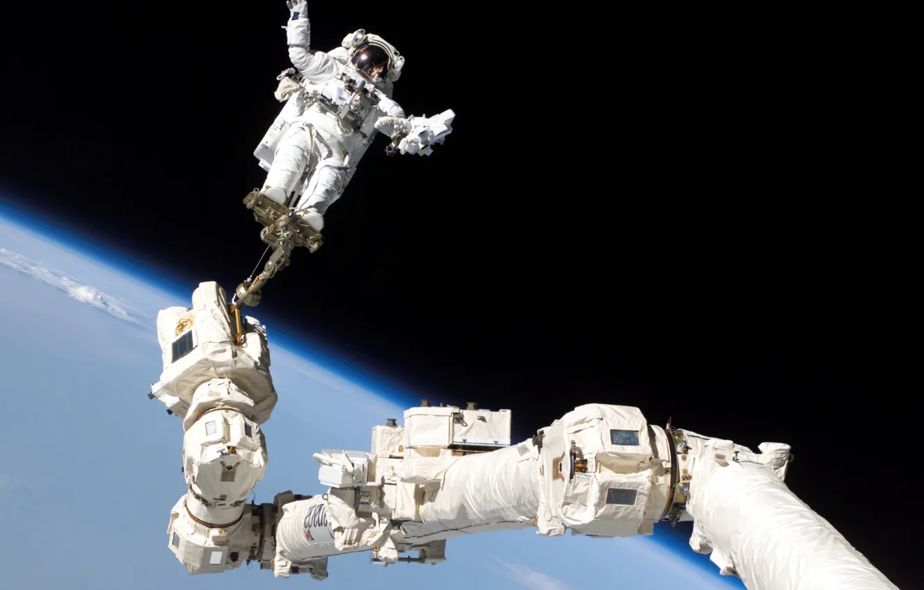 Фото обои космос, космонавт, Земля, орбита, МКС, астронавт, манипулятор