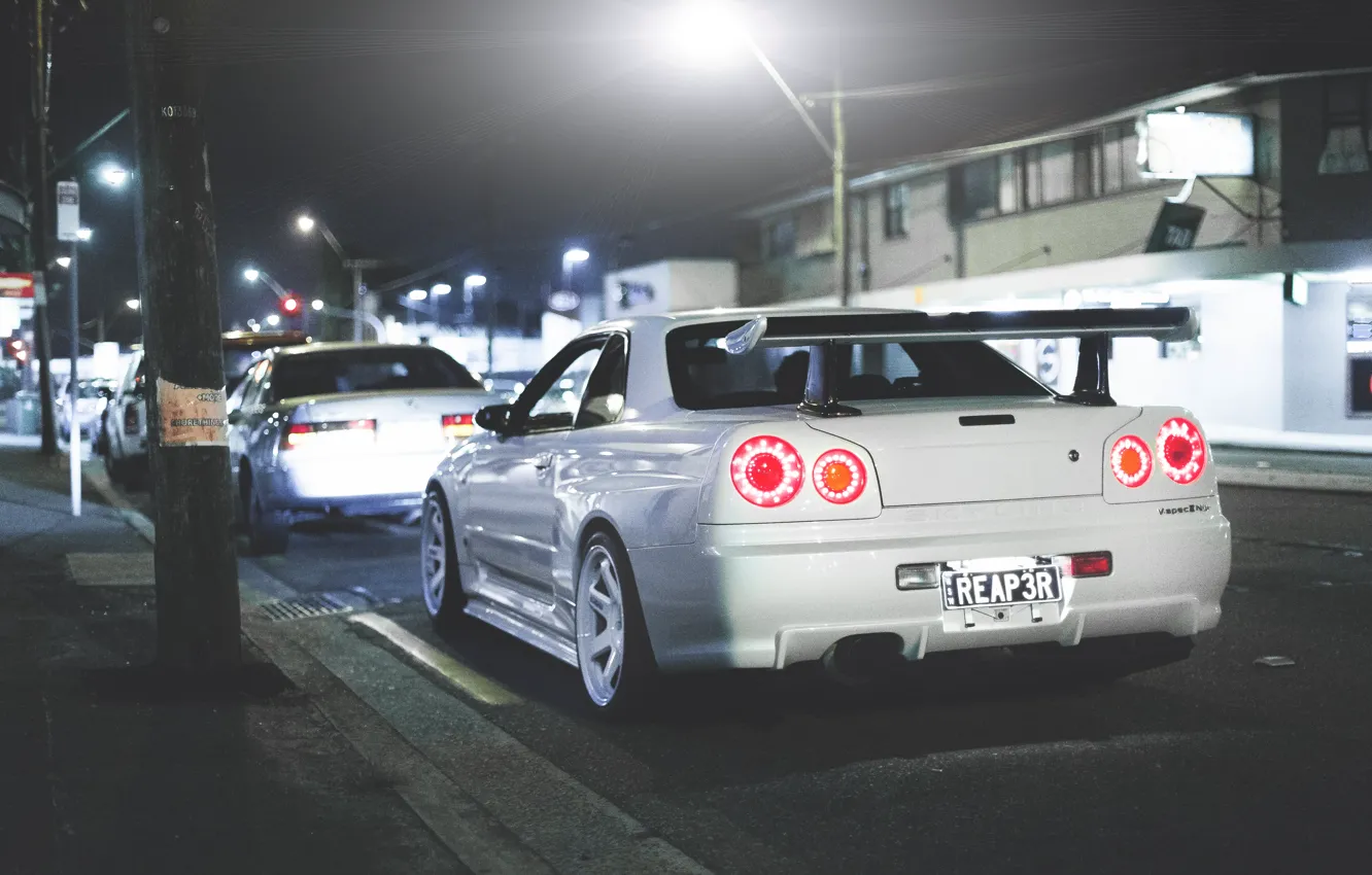 Фото обои белый, ночь, город, Nissan, GT-R, skyline, ниссан, R34, скайлайн