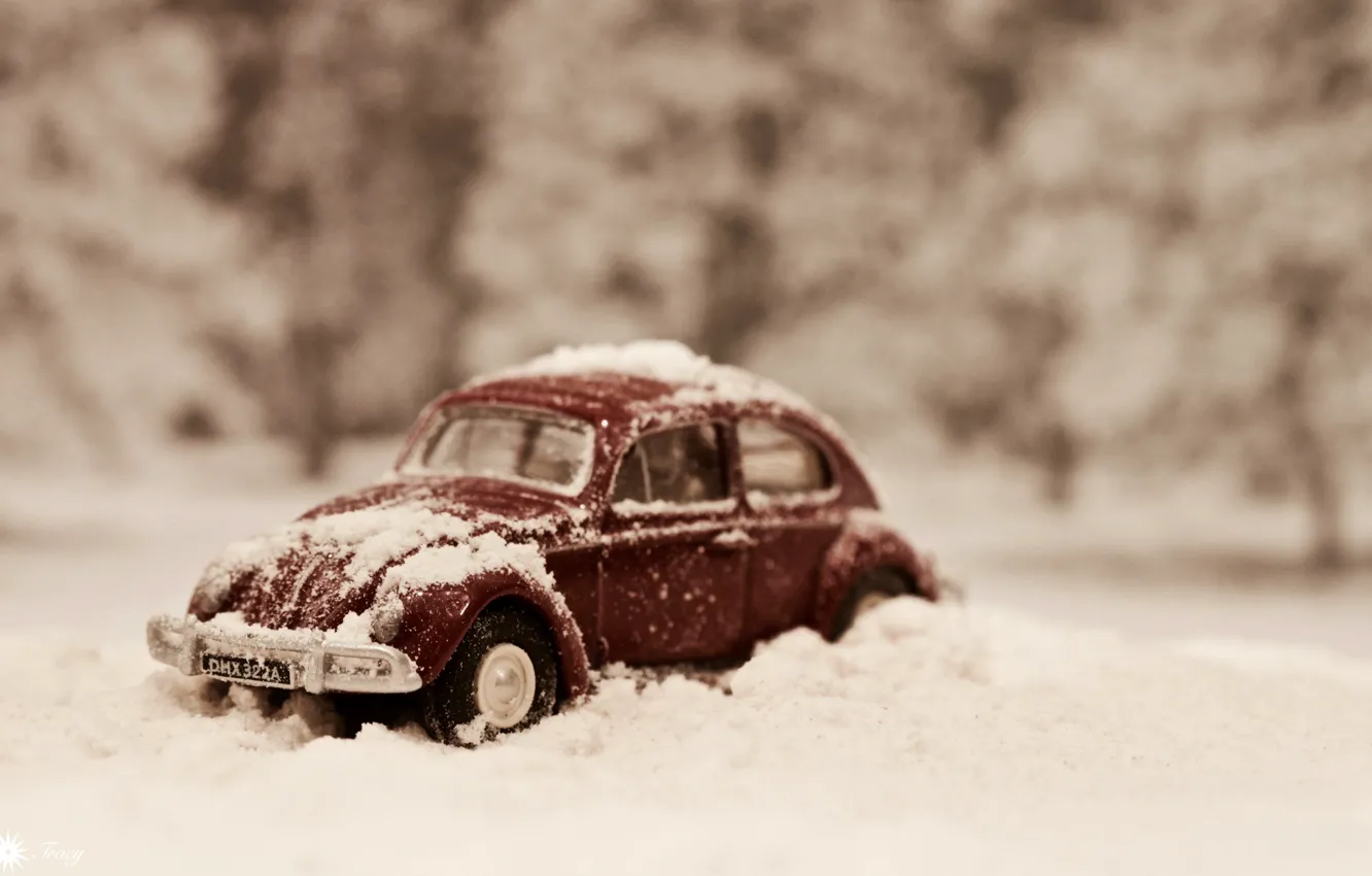 Фото обои машина, снег, игрушка