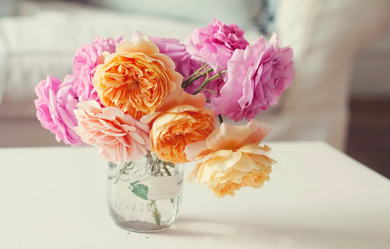 Фото обои цветы, розы, букет, лепестки, банка, розовые, оранжевые
