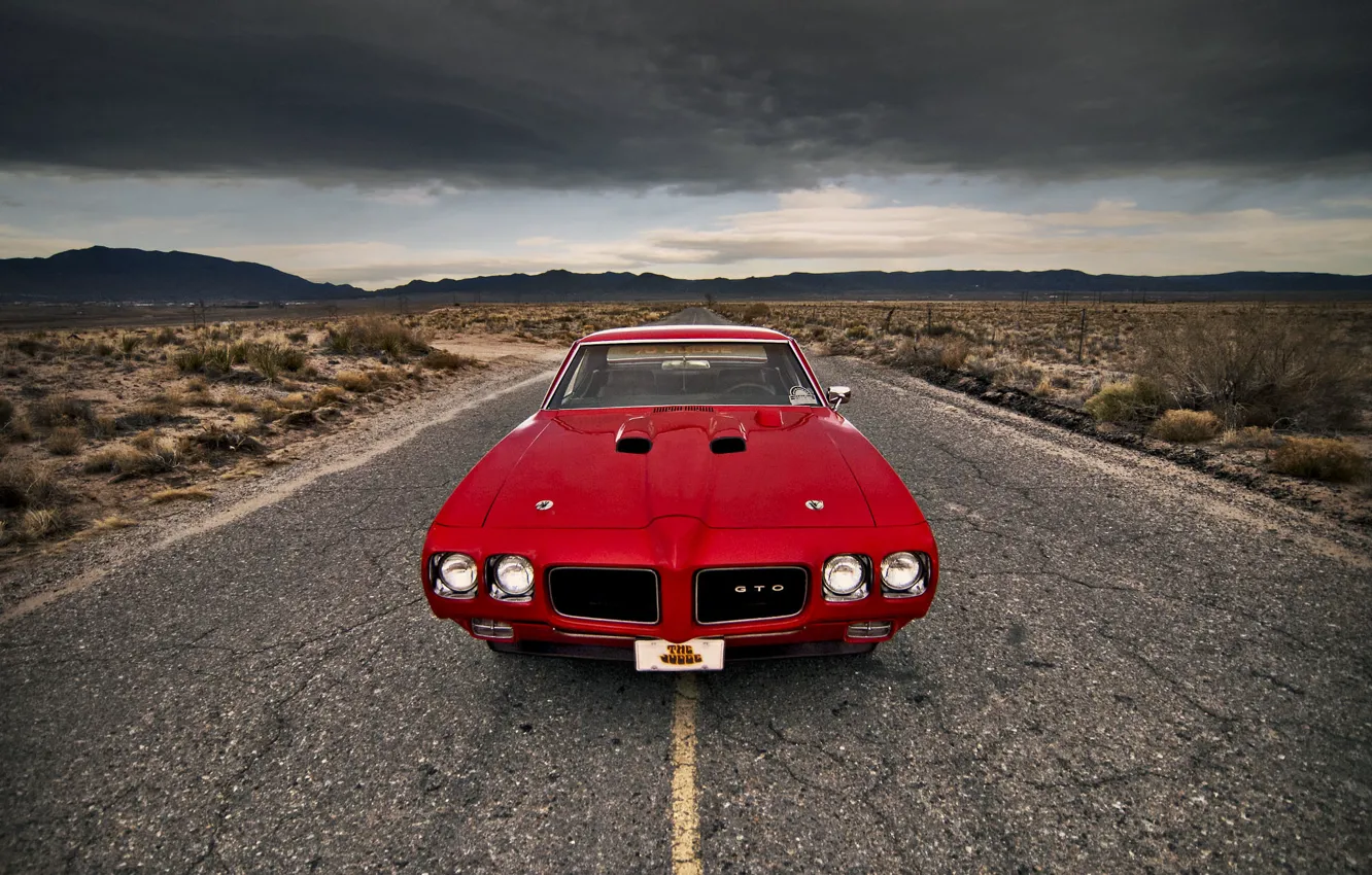 Фото обои дорога, гроза, облака, холмы, фары, спереди, Pontiac, GTO, 1970 GTO