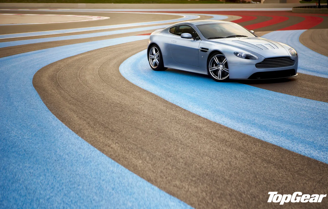 Фото обои Aston Martin, Vantage, суперкар, гоночный трек, top gear, V12, передок, Астон Мартин, высшая передача, топ …