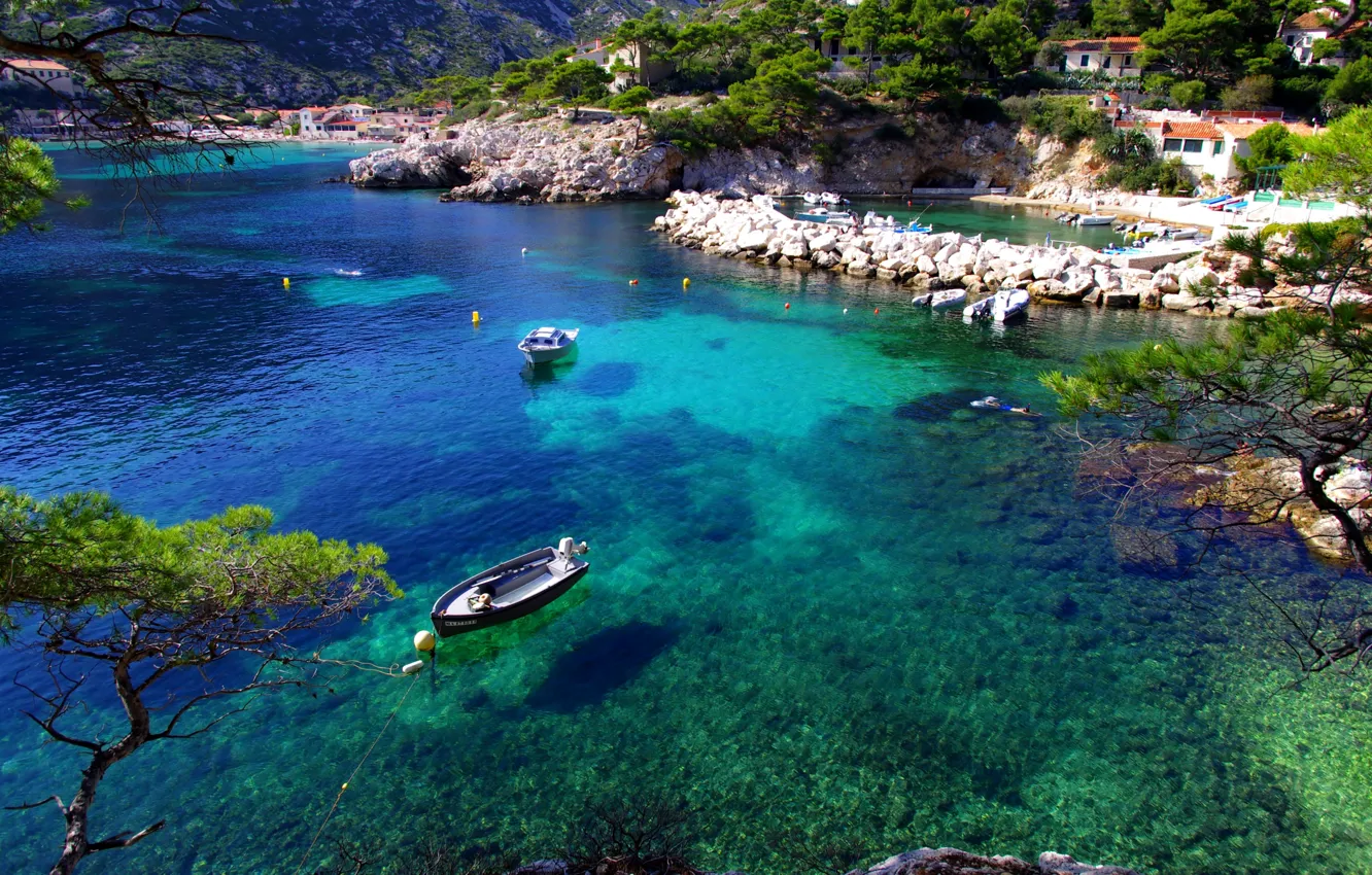 Фото обои море, деревья, камни, берег, Франция, лодки, Marseille