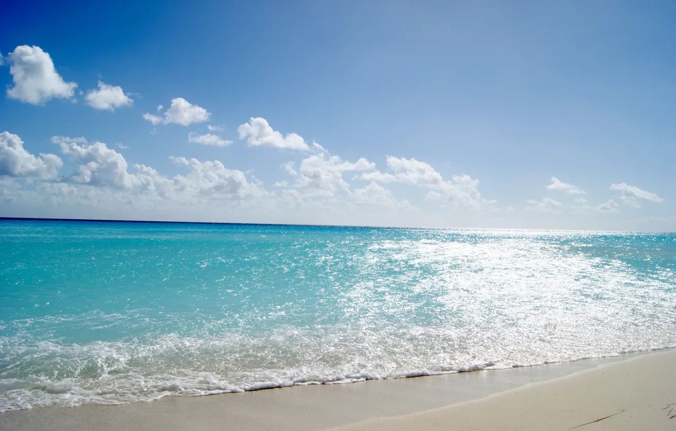 Фото обои песок, море, волны, пляж, лето, небо, вода, солнце, облака, свет, пейзаж, синева, тепло, берег, блеск