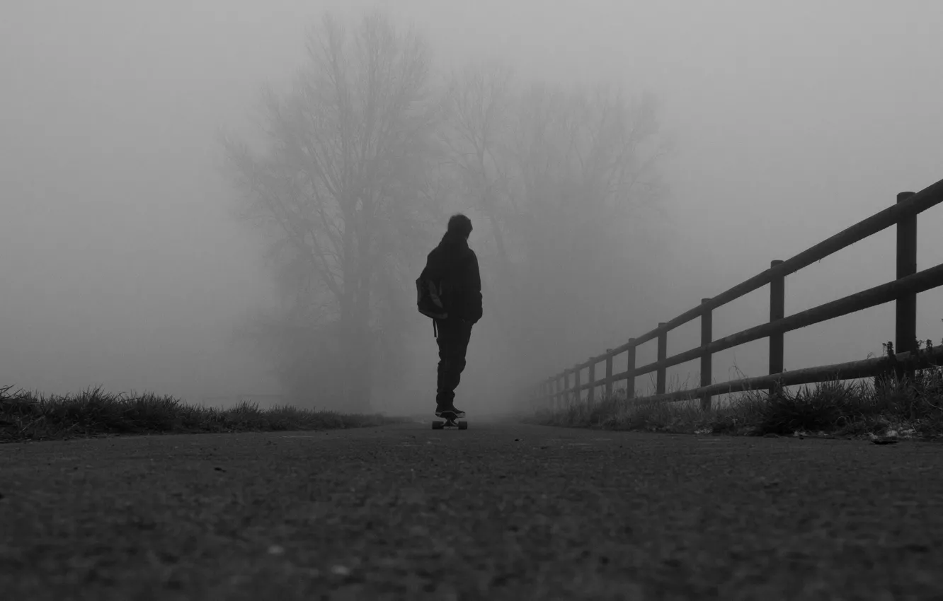 Фото обои дорога, осень, туман, человек, road, autumn, fog, Скейтборд, longboard
