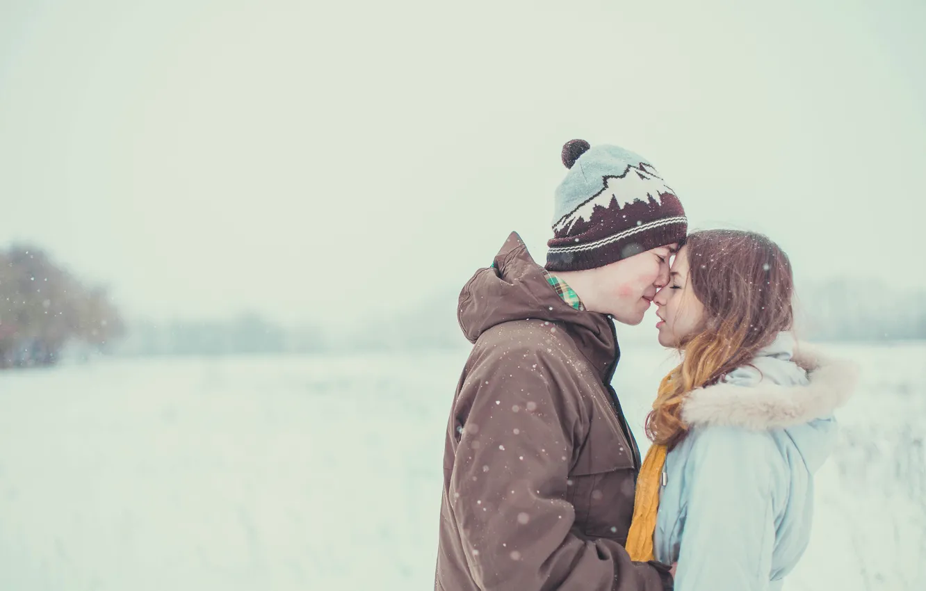 Фото обои зима, девушка, снег, нежность, парень