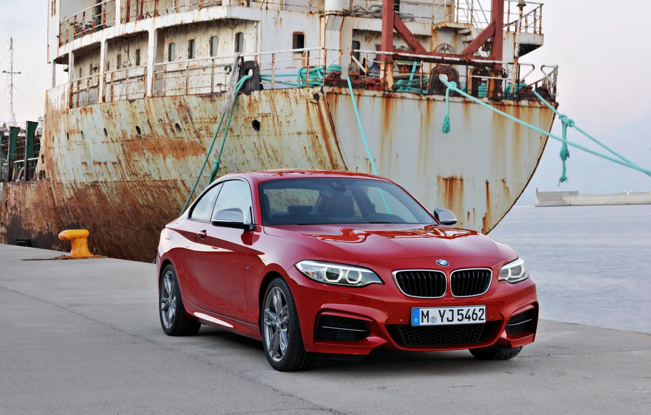 Фото обои море, красный, корабль, BMW, причал, ржавчина, Coupe, 2013, 2 Series